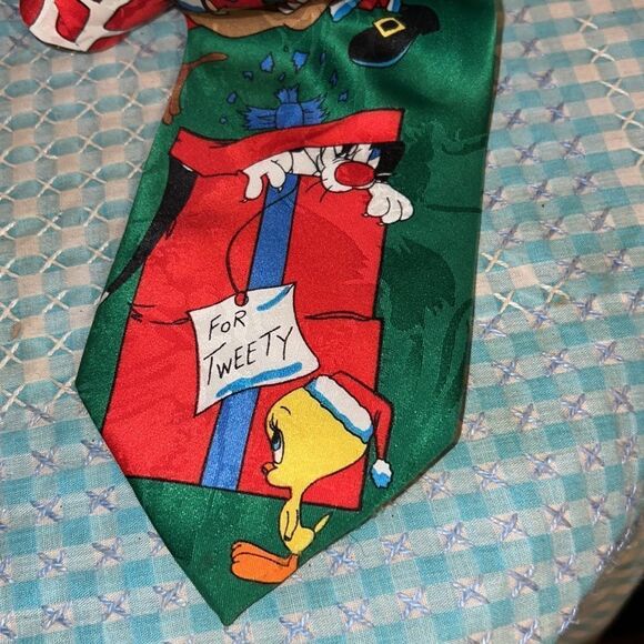 Looney Tunes 100% Silk Tweety Bird Tie Green Blue & Yellow Tweety Bugs - Picture 2 of 5